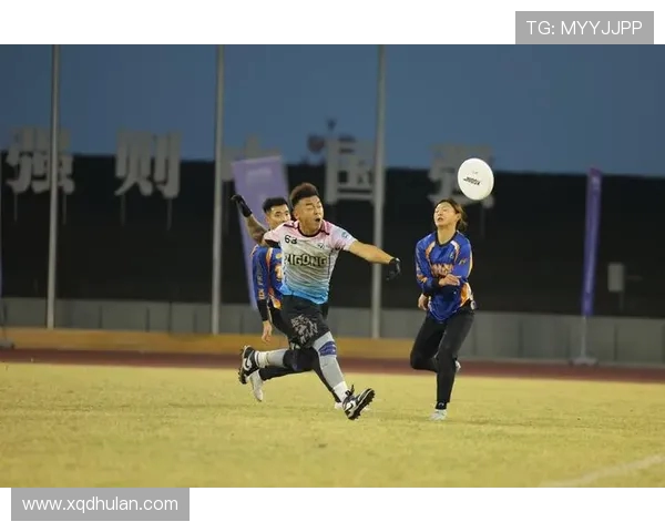 成都飞盘队团队协作再创佳绩引领飞盘运动新风潮